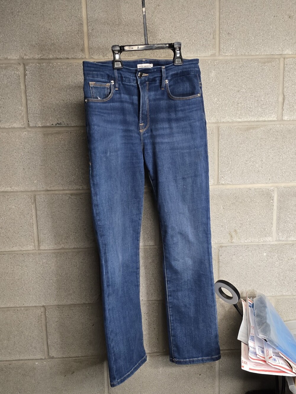 Good American Straight-Leg Jeans in Dark Blue Wash